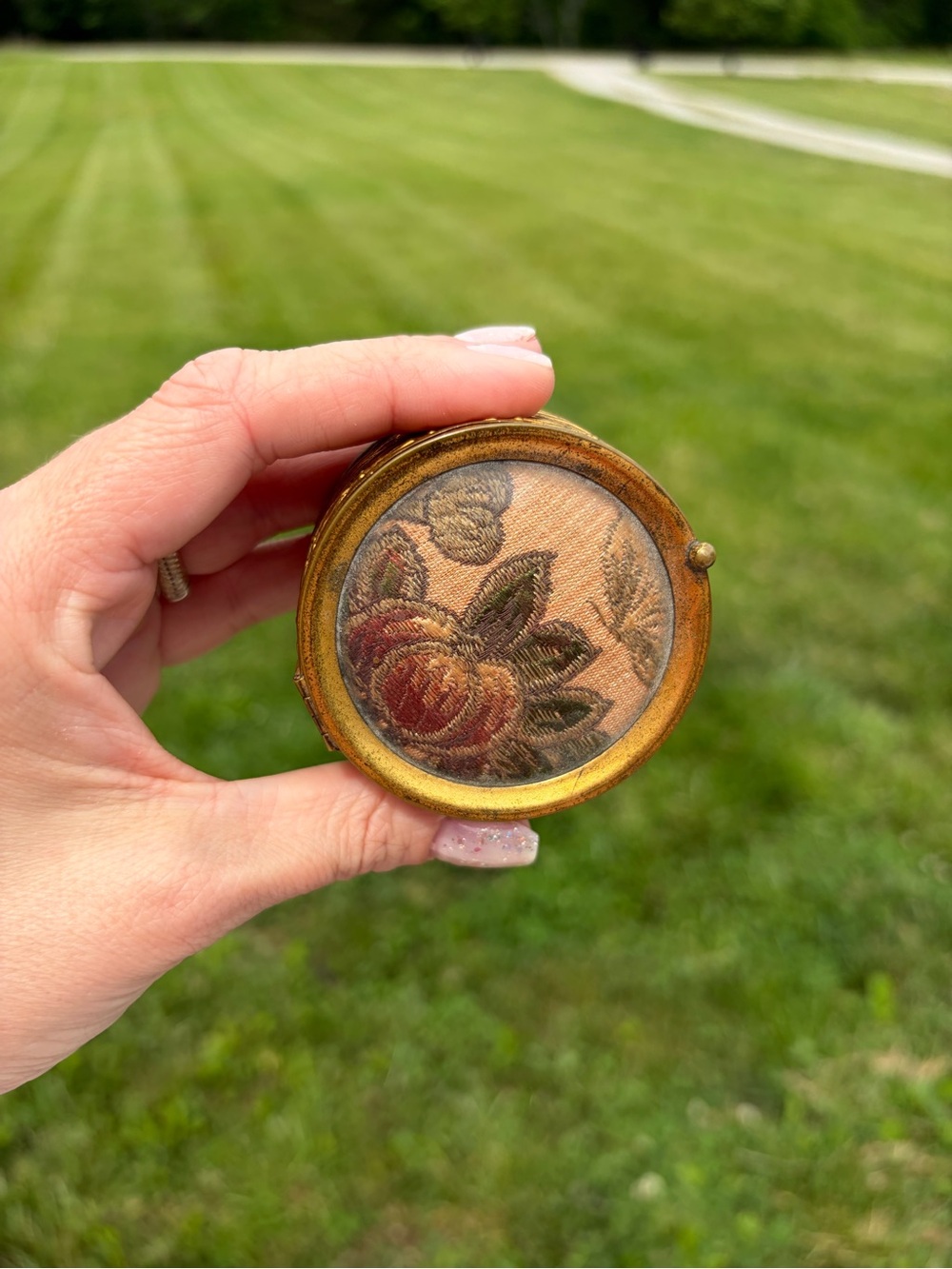 Vintage Floral Tapestry Jewelry Trinket Box Victorian Gold Tone Needlepoint - Picture 4 of 10